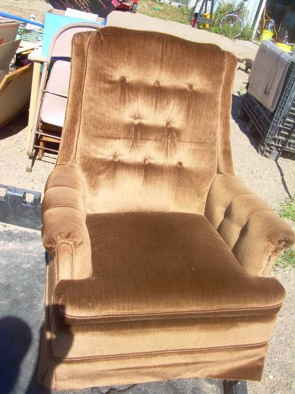 FULL SIZE BROWN RECLYNER