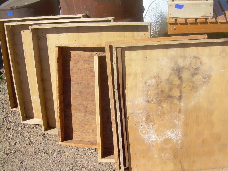 7 WOODEN FLATS