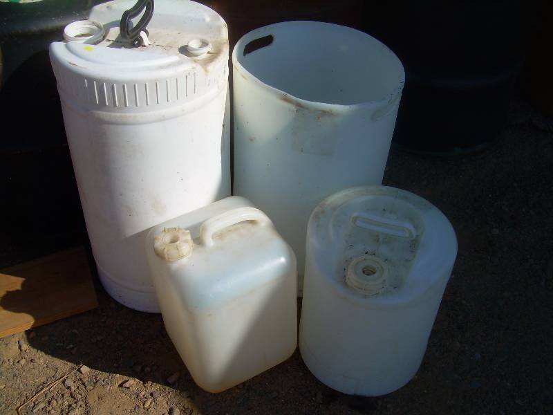 3 WHITE JUGS 1 SMALL WHITE BARRELS