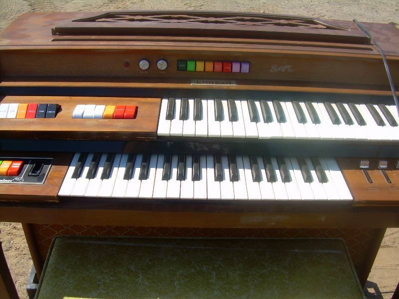 SWINGER 500 ORGAN AND BENCH