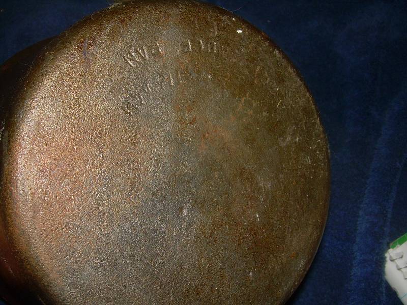 VINTAGE CAST IRON SAUCE PAN