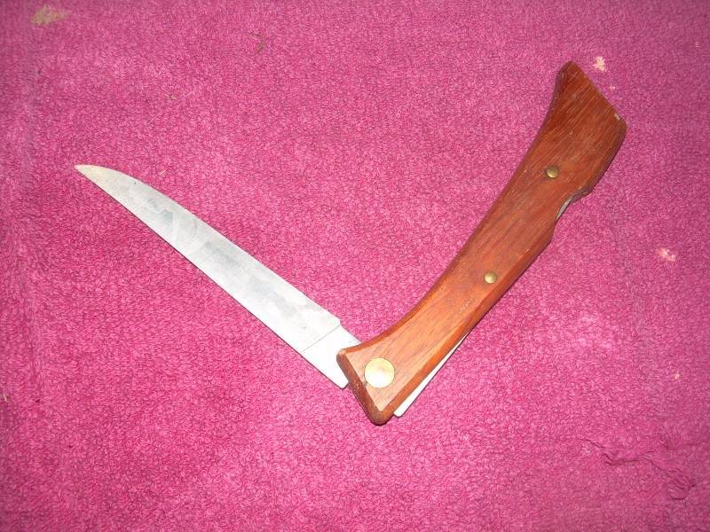 VINTAGE WOOD HANDLED POCKET KNIFE