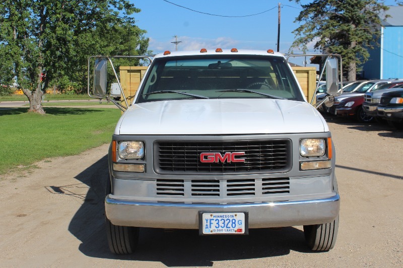lot 1801 image: 1999 GMC Sierra C3500 HD Dump Truck - One Owner -
