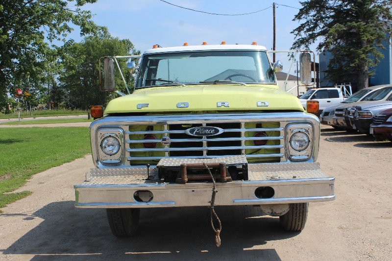 lot 1804 image: 1978 Ford F700 - Previous Fire Truck