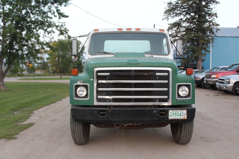 lot 1805 image: 1982 International S1800