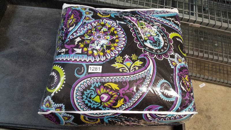 lot 1281 image: alcove Zelda 8-Pc. Bed Set - Black - Full Size