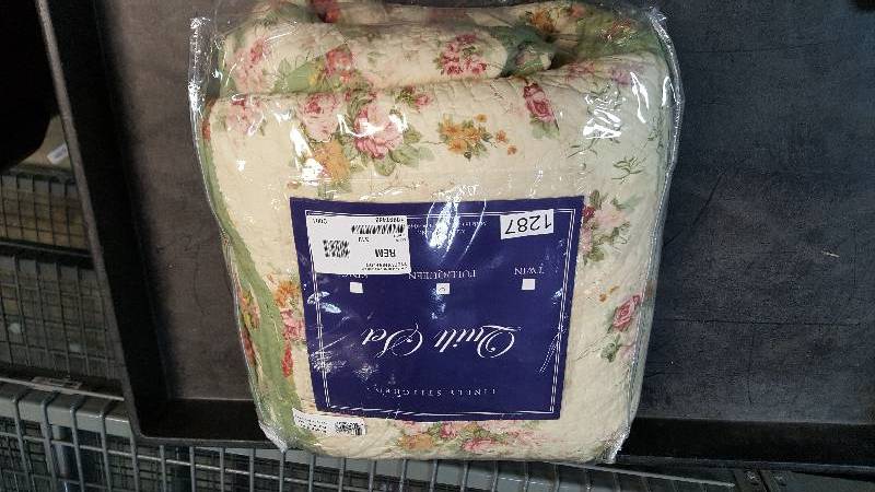 lot 1287 image: Greenland Home Bliss Quilt Set - Full  Queen Size