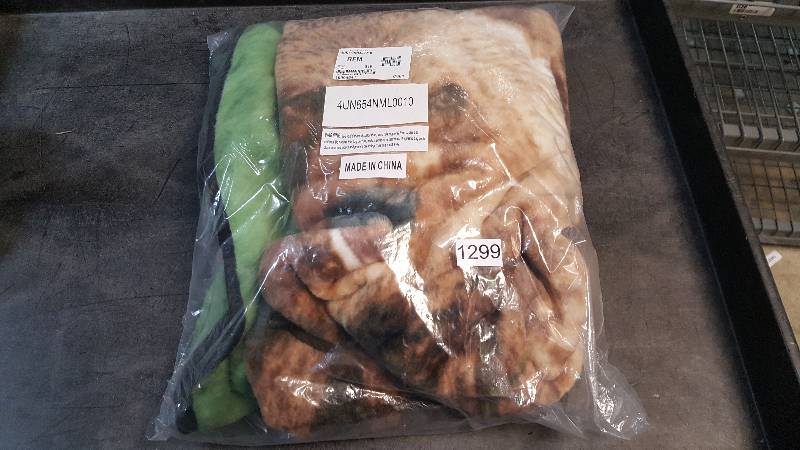 lot 1299 image: alcove Brown Bear Throw Blanket