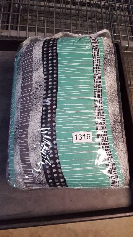 lot 1316 image: alcove Cleo Comforter Blanket - Twin Size