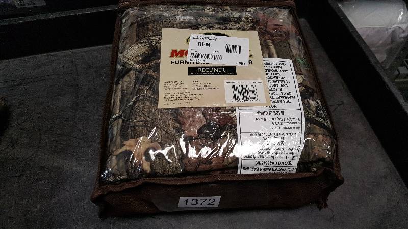 lot 1372 image: Innovative Textile Solutions Mossy Oak Break-Up Infinity Loveseat Protector