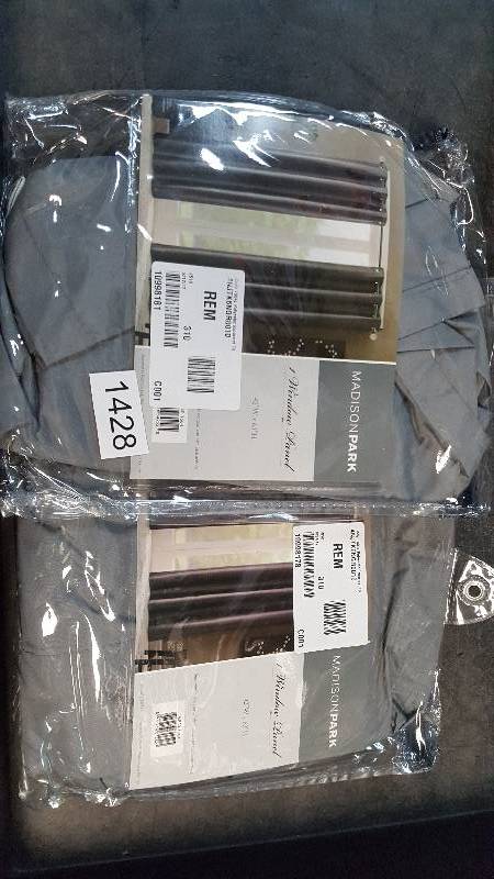 lot 1428 image: Madison Park Cody Foamback 42 x 63 Grommet Panel - Gray