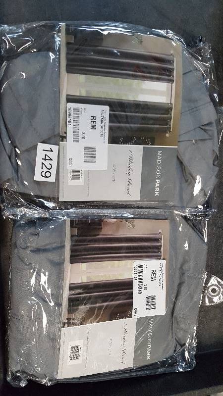 lot 1429 image: Madison Park Cody Foamback 42 x 63 Grommet Panel - Gray