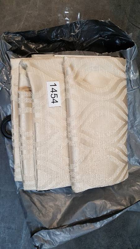 lot 1454 image: Melbourne Jaquard Shower Curtain - Ivory