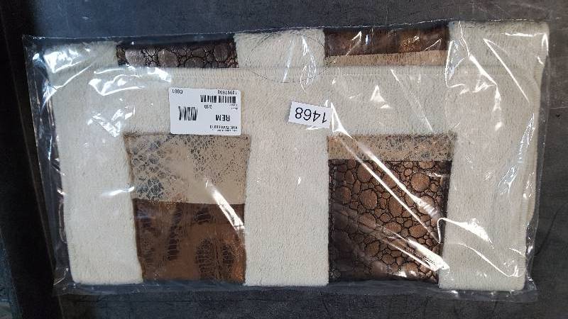 lot 1468 image: Zambia Animal Bath Rug