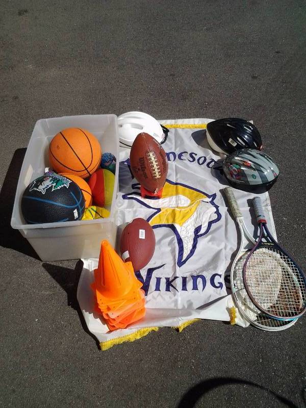 lot 21 image: Tub Of Sports Related