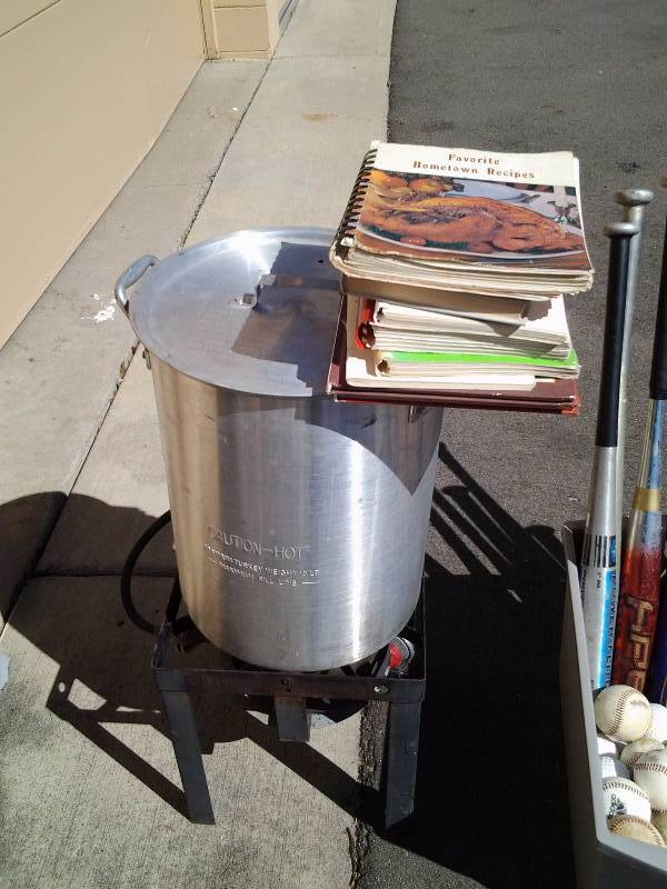 lot 23 image: Turkey Deep Fryer & Stack Of Cook Books