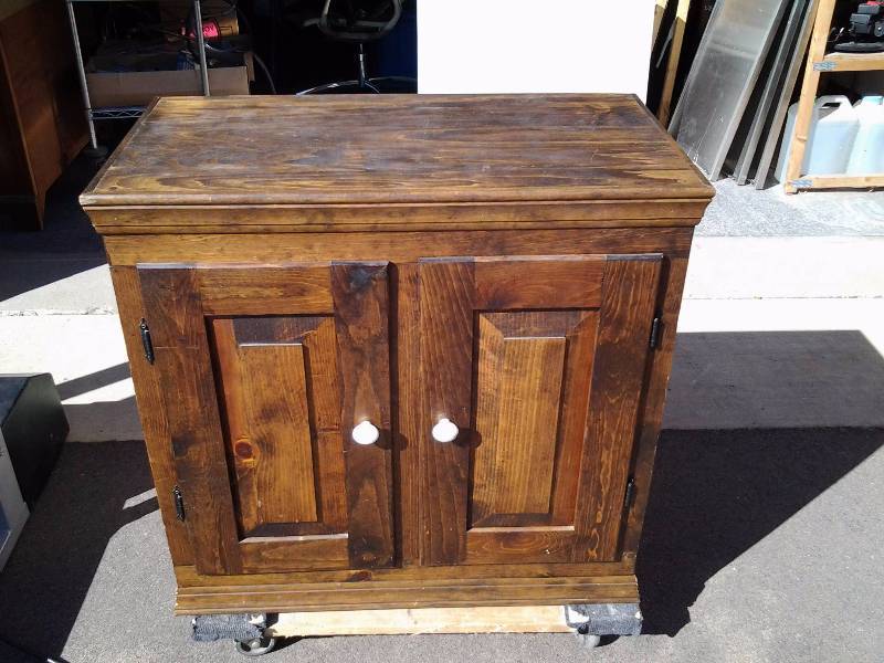 lot 31 image: 2-Door Wood Cabinet With Shelf 31x16x30
