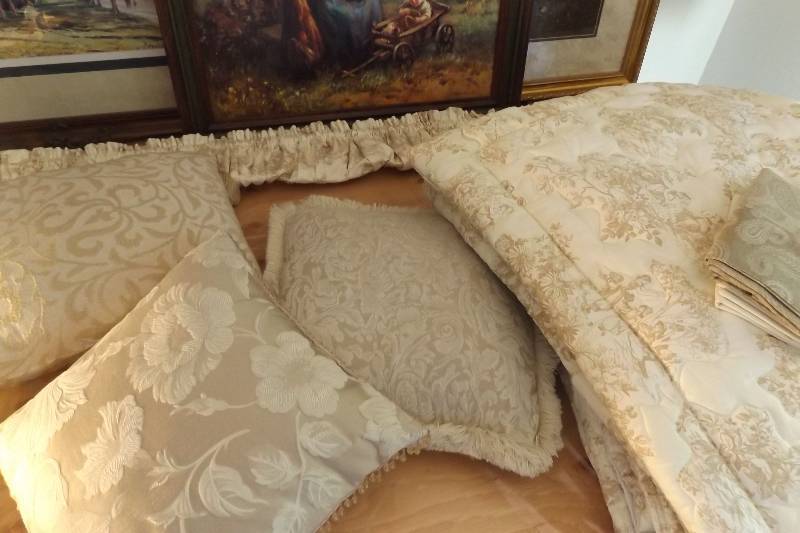 Bedroom Linens Set
