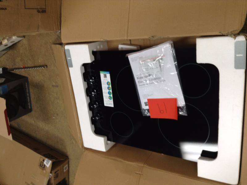 lot 19 image: 30 Kenmore Electric Cooktop 45109 open box never used