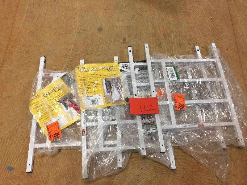 lot 102 image: Set of 4 Child all prevention Guard