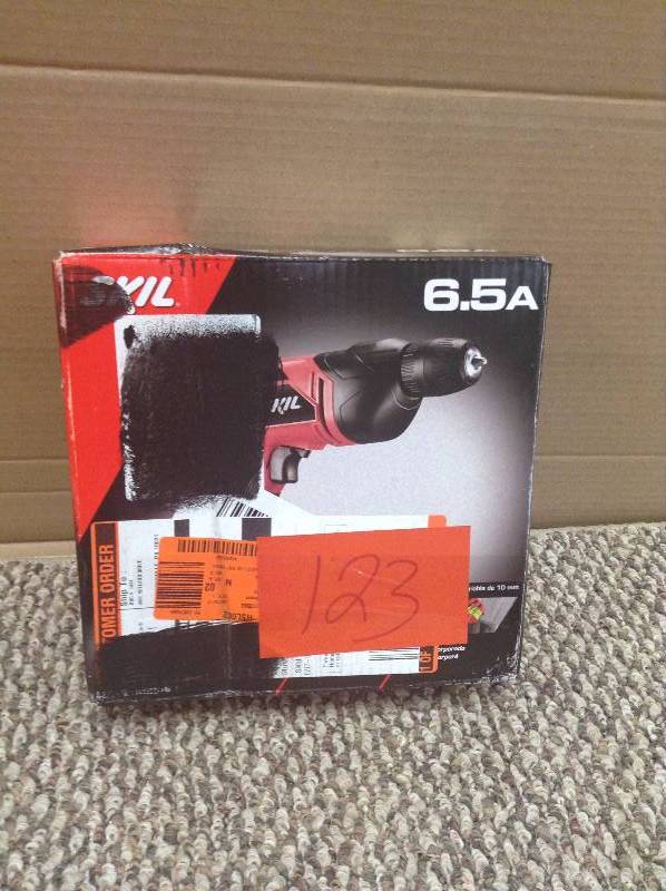 lot 123 image: Skil 627702 38 Inch Corded Drill in like new condition