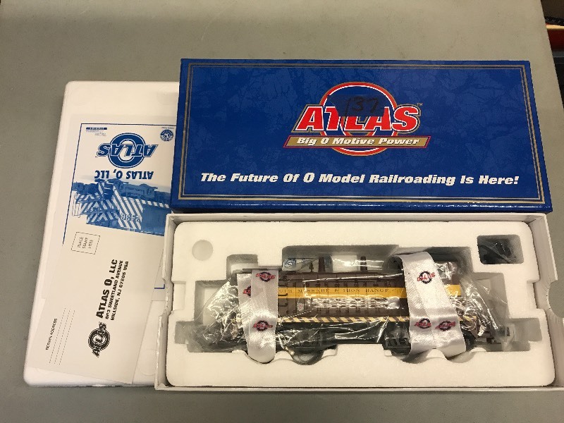 lot 137 image: ATLAS DULUTH, MISSABE, & IRON RANGE DIESEL LOCOMOTIVE