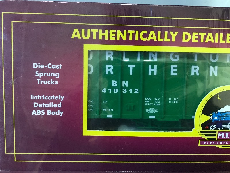 lot 147 image: MTH BURLINGTON NORTHERN 50 AIRSLIDE HOPPER CAR SET OF 2