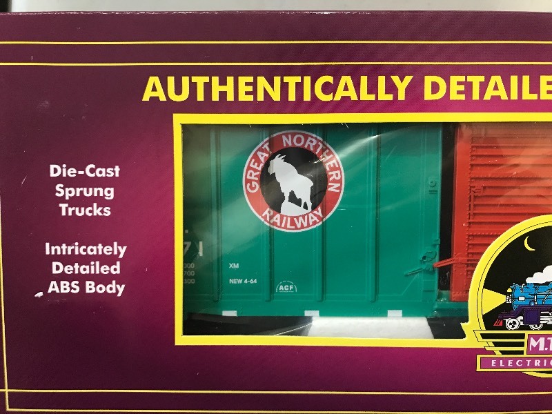 lot 150 image: MTH GREAT NORTHERN SINGLE DOOR BOX CAR