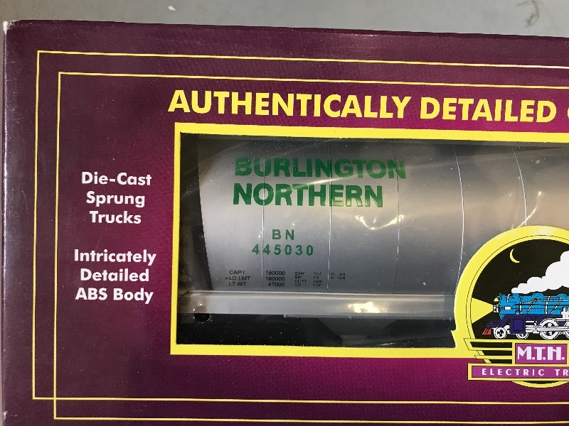 lot 179 image: MTH BURINGTON NORTHERN 3-BAY CYLINDRICAL HOPPER