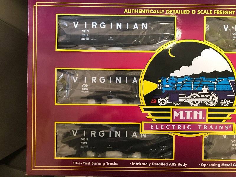 lot 197 image: MTH VIRGINIAN 4 BAY HOPPER SET W COAL