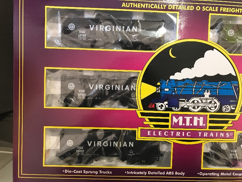 lot 200 image: MTH VIRGINIAN 2 BAY OFFSET HOPPER W COAL LOAD SET