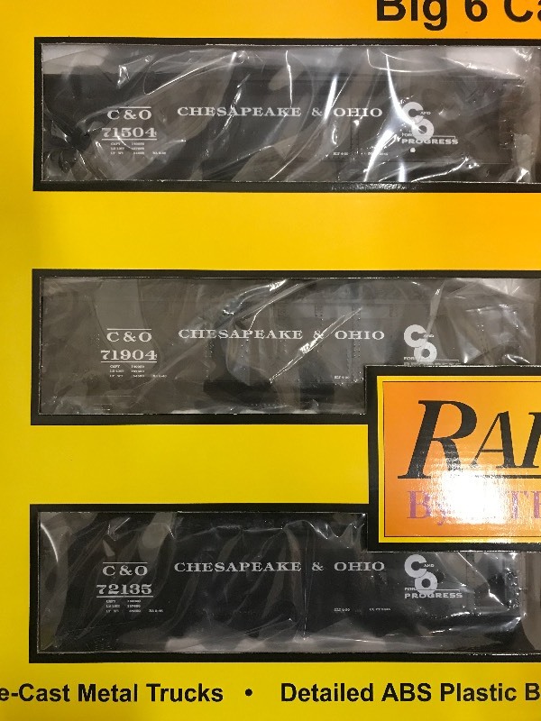 lot 204 image: RAIL KING by MTH CHESAPEAKE & OHIO HOPPER W COAL LOAD SET