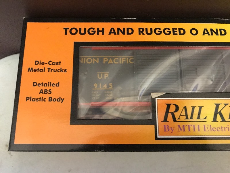 lot 215 image: RAIL KING by MTH UNION PACIFIC 40 DOUBLE DOOR BOX CAR