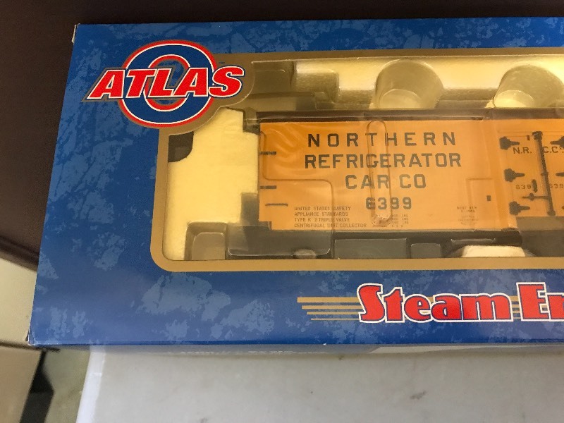 lot 233 image: ATLAS FRUIT DISPATCH CO. 40 WOODSIDE REFRIGERATOR CAR 6399