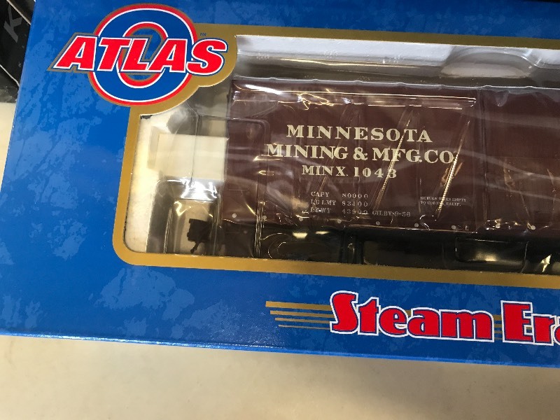 lot 259 image: ATLAS 3M USRA DOUBLE-SHEATHED WOOD BOX CAR 1043