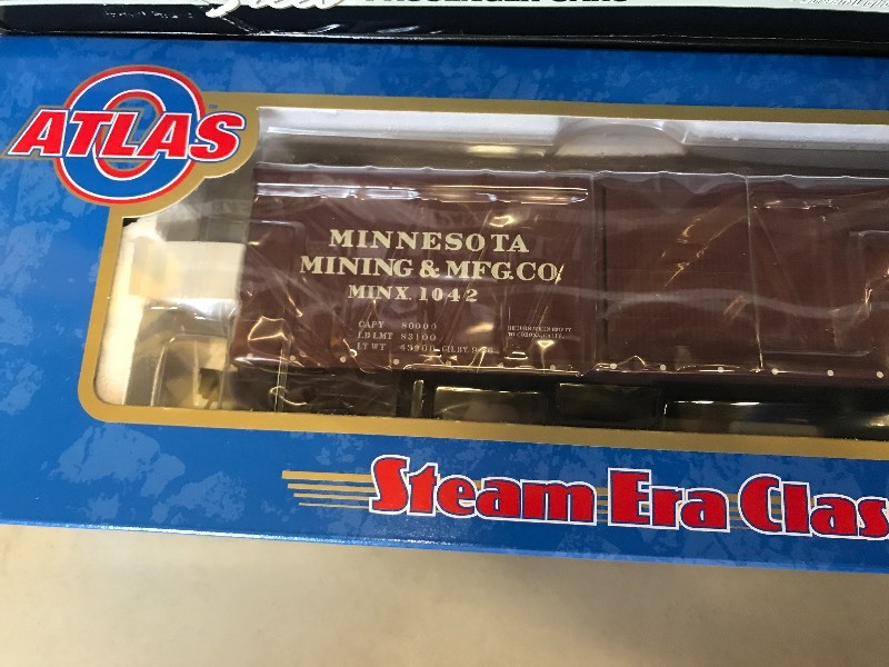 lot 260 image: ATLAS 3M USRA DOUBLE-SHEATHED WOOD BOX CAR 1042