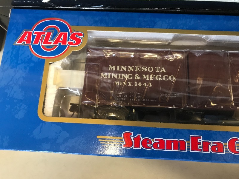 lot 261 image: ATLAS 3M USRA DOUBLE-SHEATHED WOOD BOX CAR 1044