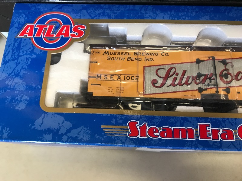 lot 272 image: ATLAS SILVER EDGE BEER 40 WOODSIDE REFRIGERATOR CAR 1002