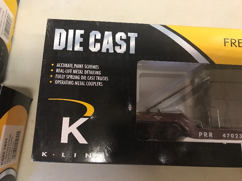 lot 285 image: K-LINE PRR FLAT CAR W TRANSFORMER LOAD
