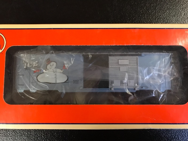 lot 320 image: LIONEL SNOWMAN LOADING ICE CAR