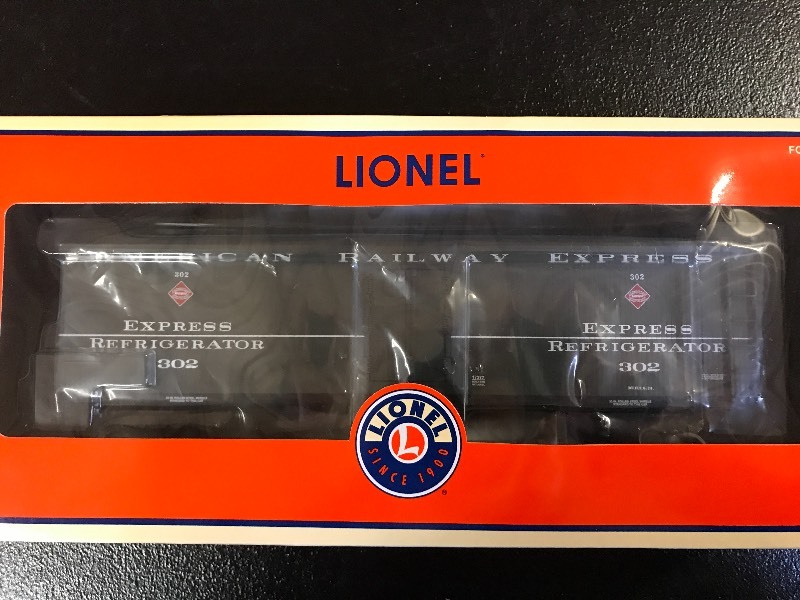 lot 324 image: LIONEL AMERICAN RAILWAY EXPRESS