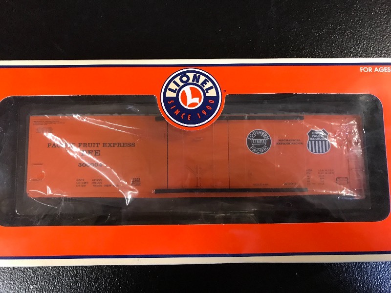 lot 328 image: LIONEL PACIFIC FRUIT EXPRESS STANDARD O REEFER