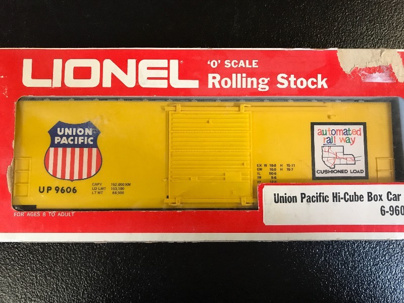 lot 352 image: LIONEL UNION PACIFIC HI-CUBE BOX CAR