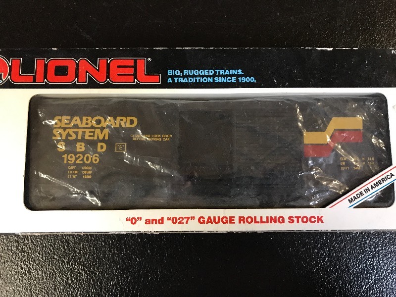 lot 355 image: LIONEL SEABOARD SYSTEM BOX CAR