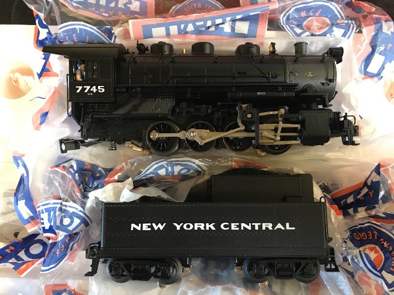 lot 357 image: LIONEL NYC 0-8-0 USRA STEAM ENGINE & TENDER
