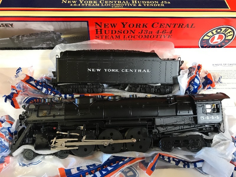 lot 363 image: LIONEL NEW YORK CENTRAL ENGINE