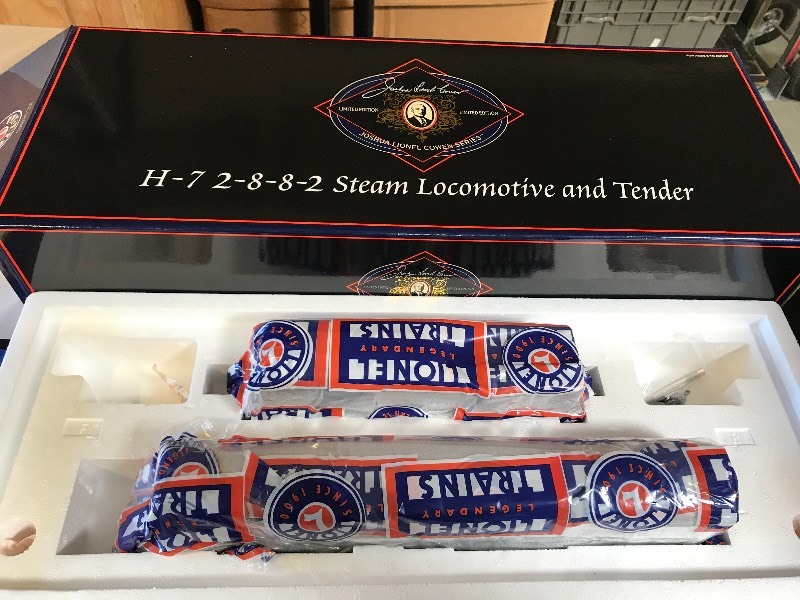 lot 370 image: LIONEL MISMATCHED BOX UNION PACIFIC CHALLENGER STEAM LOCOMOTIVE & TENDER