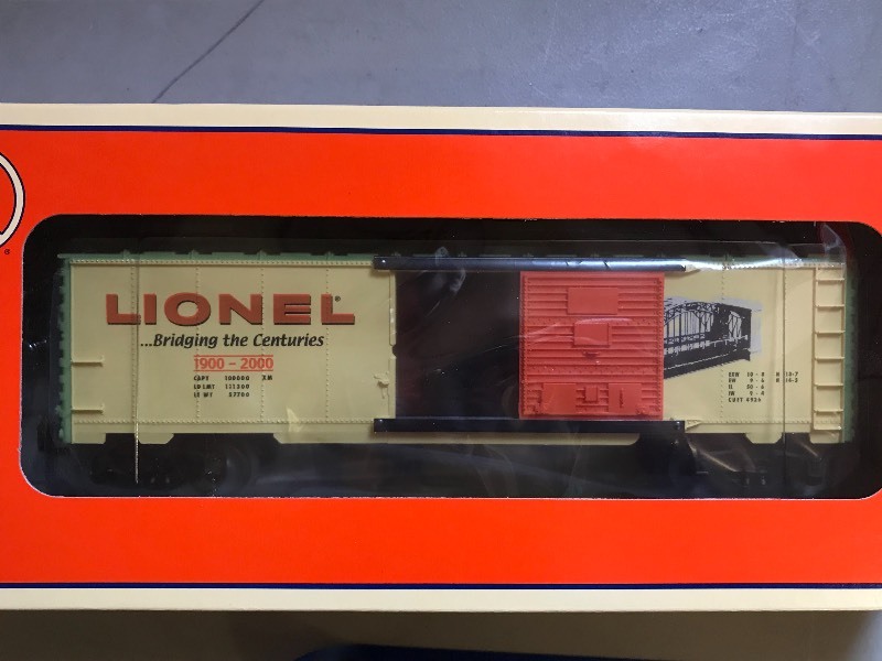 lot 375 image: LIONEL HELLGATE BOXCAR