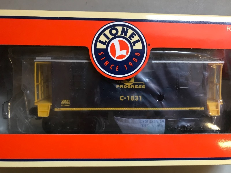 lot 378 image: LIONEL CHESAPEAKE & OHIO CABOOSE