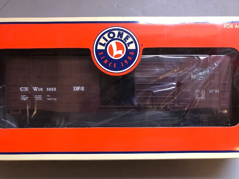 lot 383 image: LIONEL CHICAGO & NORTH WESTERN WAFFLE BOX CAR